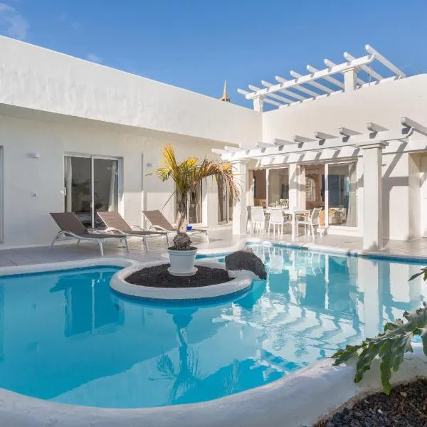 Villa Ole Bahiazul-Private Jacuzzi, hotel in Corralejo