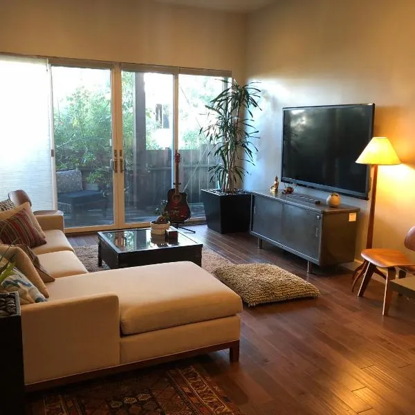 Beautiful Cottage, hot tub, in great neighborhood, Hotel in San Francisco