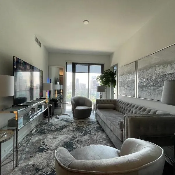 Toronto Bloor & Yonge Luxury Condo, hotel in Toronto
