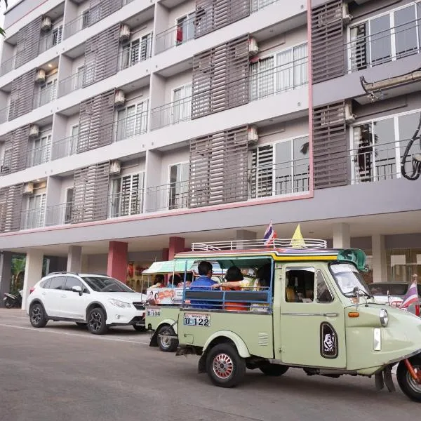 Chompu Nakarin Apartment, hotel in Trang