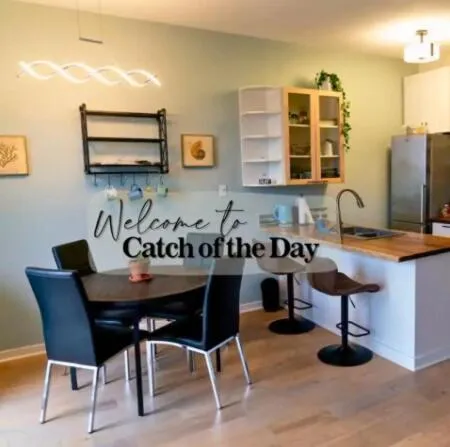 Catch of the Day- Waterfront Bachelor Condo, hotel in Tofino