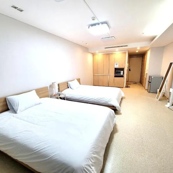 Incheon Airport Line Guesthouse, khách sạn ở Incheon