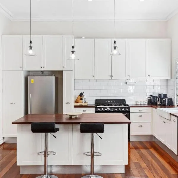 Hyde & Seek Parkside Family Stay, hotel in Perth