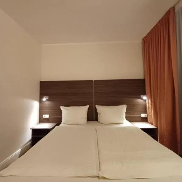 Hotel ARIANA Köln, hotell i Köln