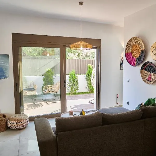 The Grandma's house, hotelli kohteessa Artémida