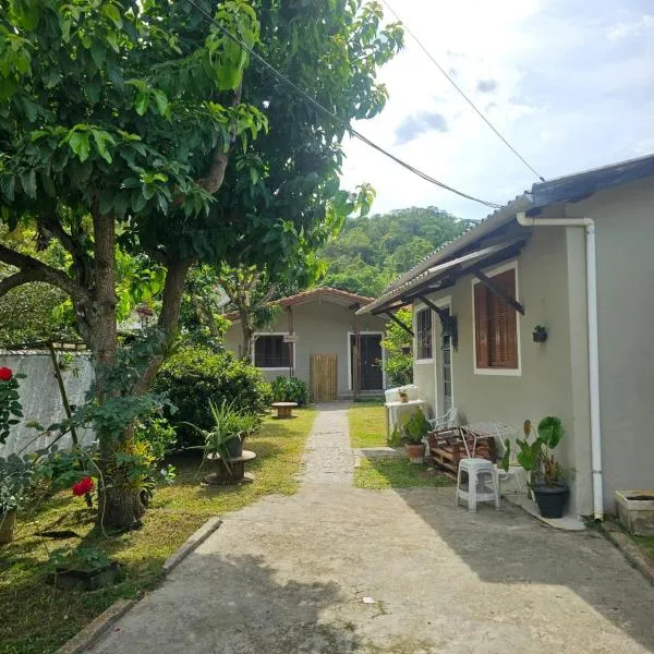 Casa das flores, hotel in São Sebastião