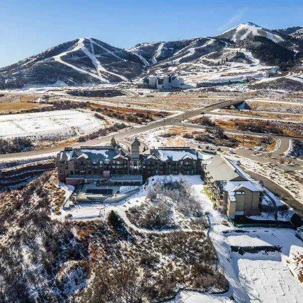 Top Floor Deer Valley Gondola Lakefront Condo- Great views, ξενοδοχείο σε Heber City
