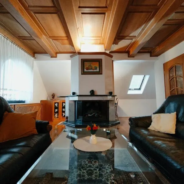 House IZI - parking, garden, 8 min ride to center, hôtel à Maribor