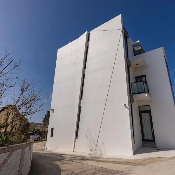 Triple Suite Villa BnB, hotel in Magong