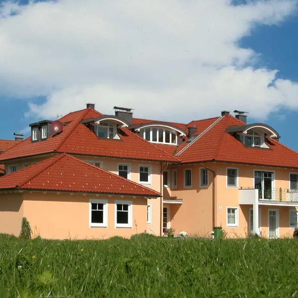 Pension Hiesel-Villa Untersbergblick, hotelli kohteessa Anthering