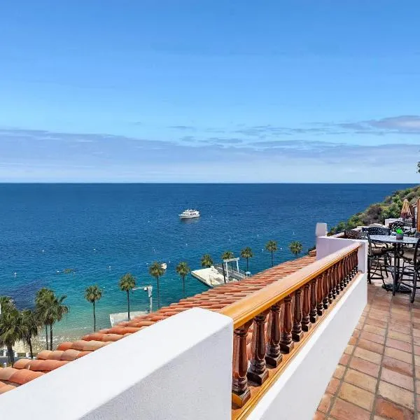 NEW! Premium Ocean Views, Corner Condo with Fireplace and Golf Cart, ξενοδοχείο σε Avalon