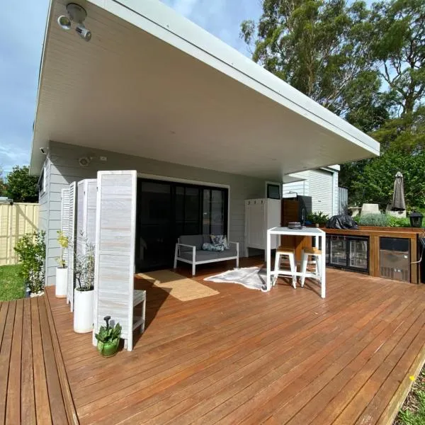 Golf Course & Beach Stay Self-Contained Guest House, hotel in Nelson Bay
