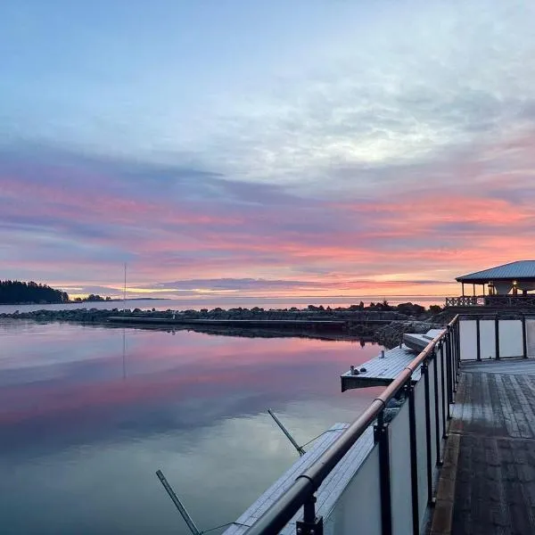 Comfortable Apartment with private dock, hotel v destinaci Gnarp