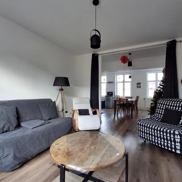 Entre les places, spacieux, calme, idéalement situé, Hotel in Arras