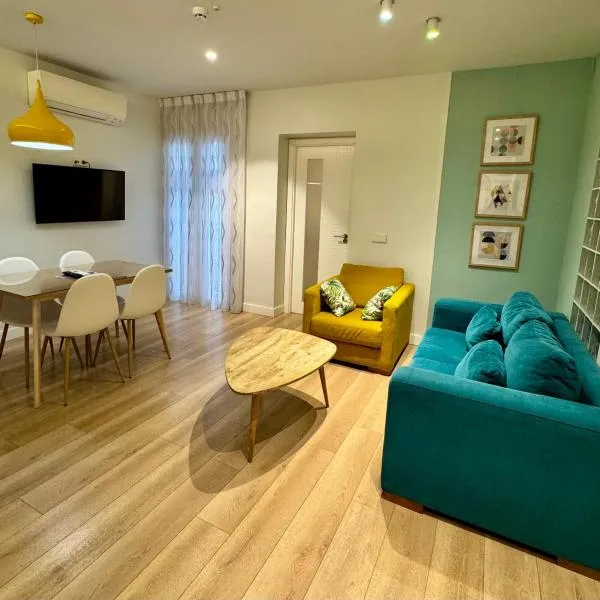 Apartamentos Apolo, отель в городе Мадрид