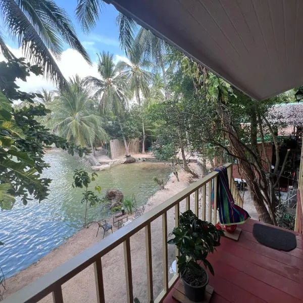 Smiley Bungalows Guesthouse, hotel in Srithanu