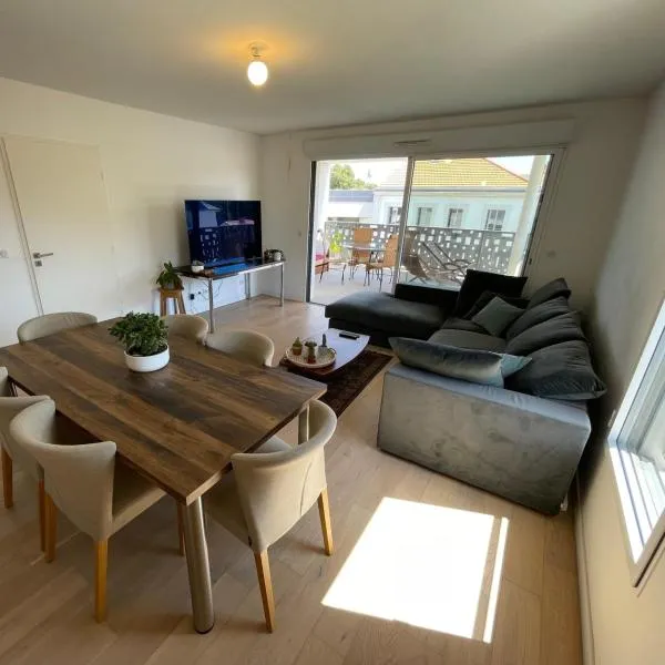 Large apartment with air conditioning, terrace and parking, hôtel à Montpellier