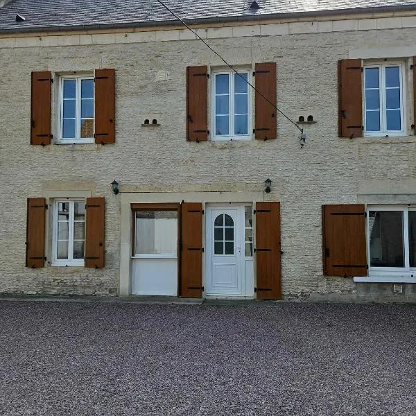 Gite chez Corinne et Marc, hotel in Rots
