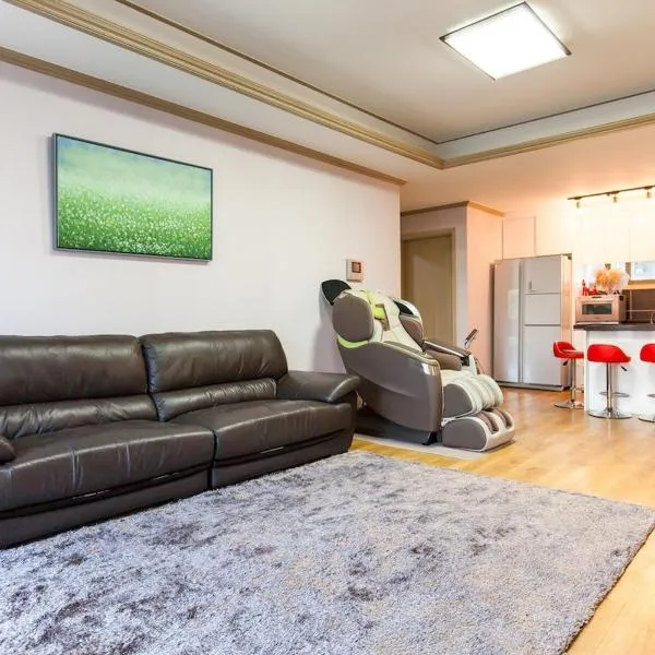 제주동쪽숙소 제주곶자왈별장 ForestGarden TheHouseOfCottonClouds, khách sạn ở Jeju