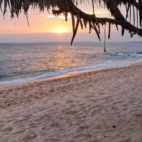 Coconut Tree hill Rekawa, готель у місті Тангалле