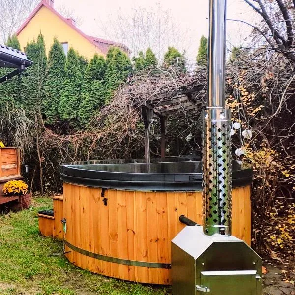 Dolistówka Apartamenty, pole namiotowe, balia z jacuzzi, ogród warzywny dla gości, plac zabaw dla dzieci, hotel in Goniadz