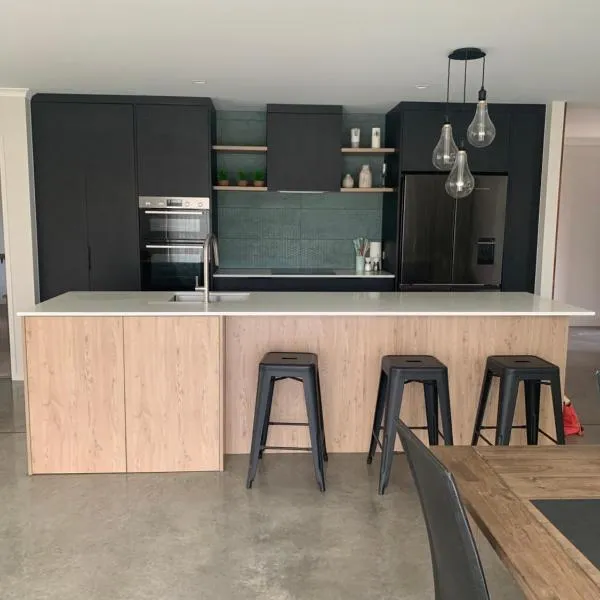 Modern and Spacious 4 bedroom Home only 2yo, hôtel à New Plymouth