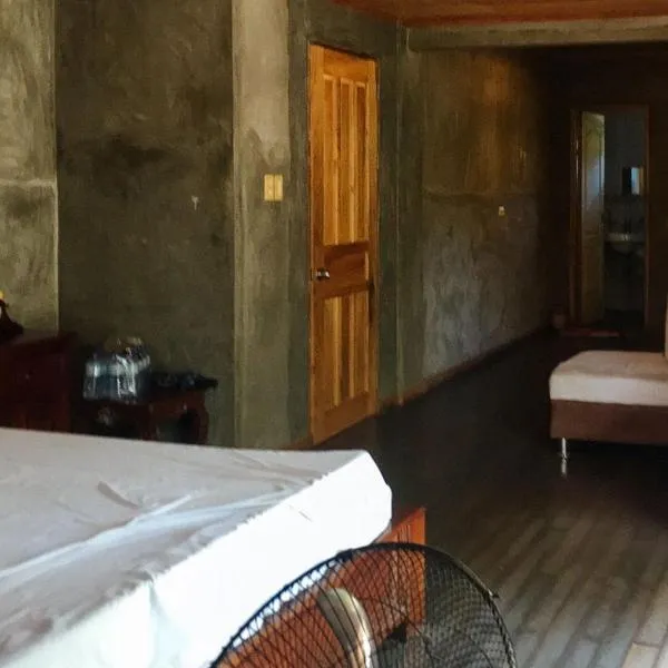 RedDoorz Hostel @ Madrias Pension House Isabela,Tumauini的飯店