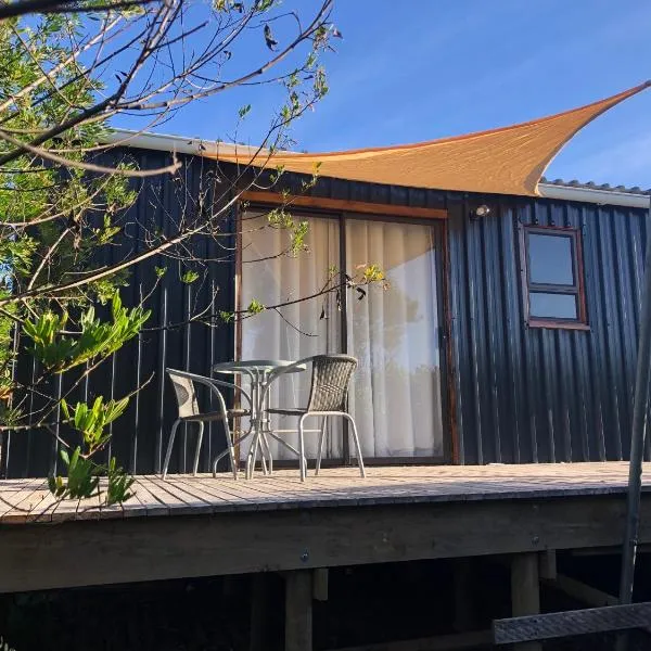 Casetta del Acqua - Eco Off-Grid Fynbos Cottage, hotel v destinaci Plettenbergbaai