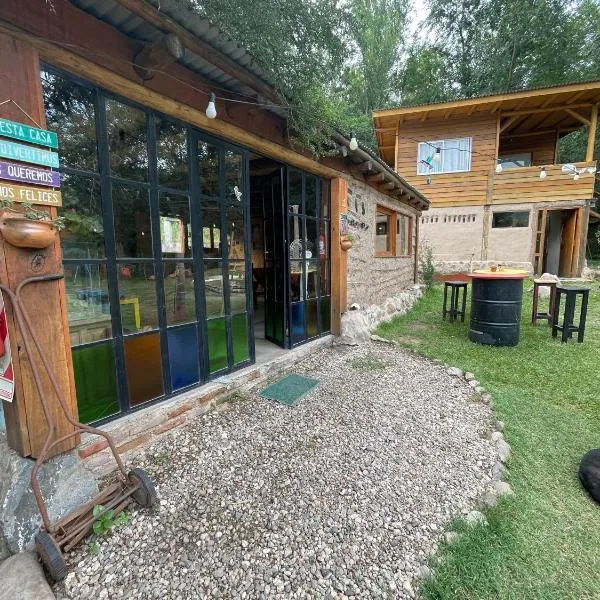 Casa Qinti EcoHostel, hotel v destinaci Cosquín