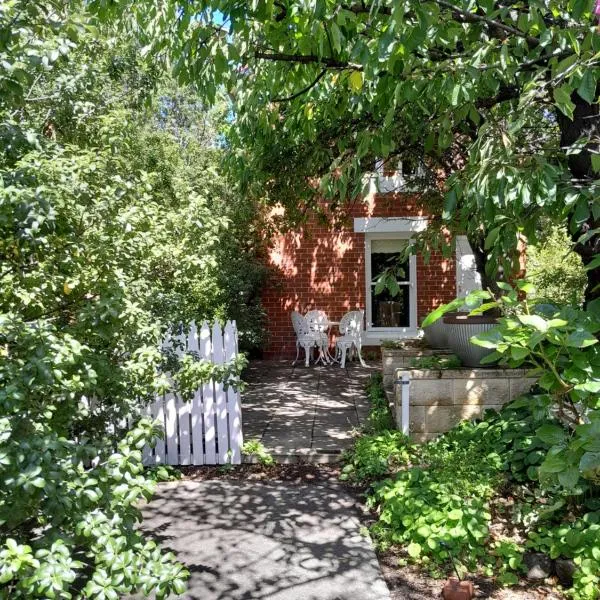 Annies Garden Cottage, hotel in Hobart