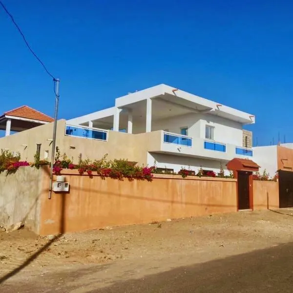 HORIZON PLUS - Villa Moderne avec 3 Chambres Climatisées, NETFLIX, WIFI, Vue Mer & Sérénité à Pointe Sarène, ξενοδοχείο σε Mbour