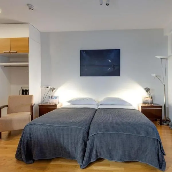 Suite Apartment with lake views، فندق في Lappajärvi