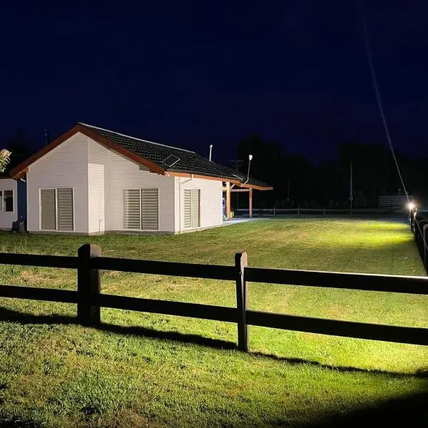 Casa Grande con Tinaja a 10 minutos de Lago Puyehue y Rupanco Ruta 215 Internacional, hótel í Puyehue