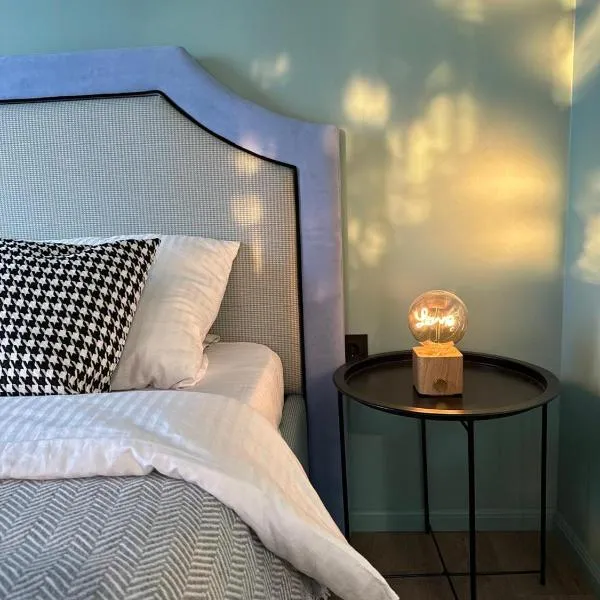 Уютная и стильная квартира в центре города Караганда, hotel in Karagandy