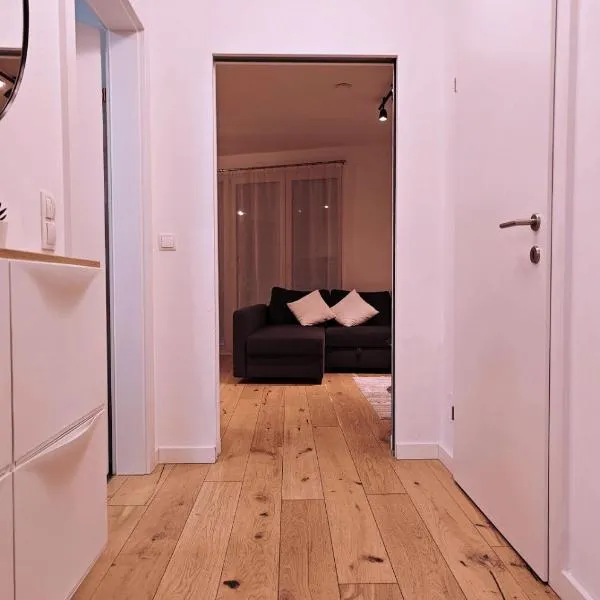 Cozy & Stylish Appartment in Vienna - 1 min to U3 Metro - Quiet Area with Shops nearby, hotel in Vienna