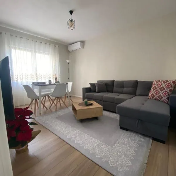 Emmas Place- Apartamenti modern por miqesor ne qender te Elbasanit, ξενοδοχείο στο Ελμπασάν