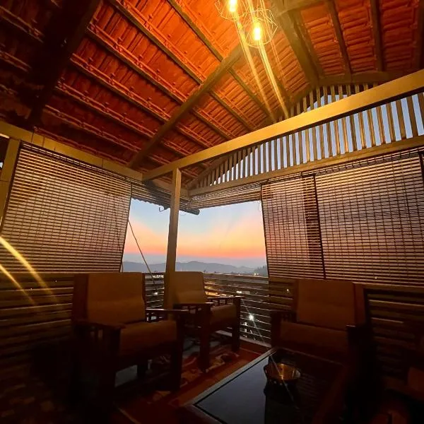 Mountain Whispers Splendour Guest House, hotel em Madikeri