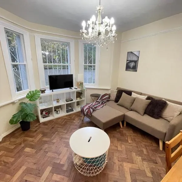 Cozy 1 Bed Flat in Central London, hotel in London