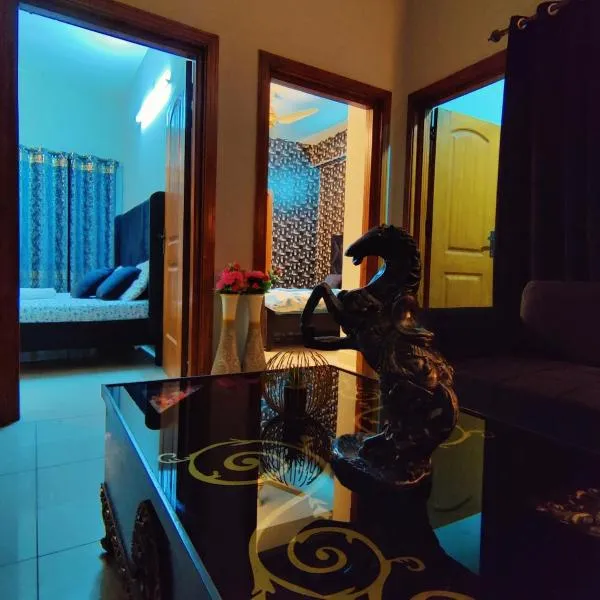 Private & Cozy 2-Bedroom Full Apartment for Families E11 Islamabad, hotel in Islamabad