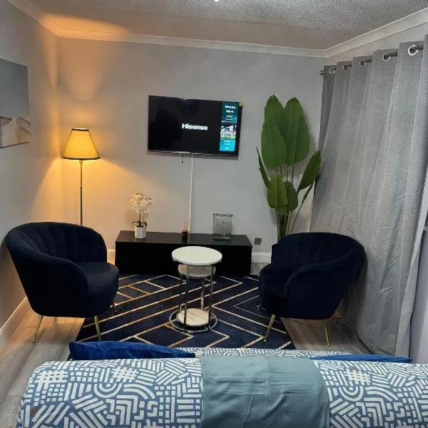 Livingwell apartments, hotel in Chatham