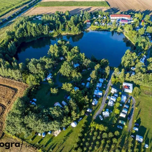 Camping Forteca, parcele kempingowe nad wodą, z własnym namiotem lub przyczepą, hotel v destinaci Uciechów