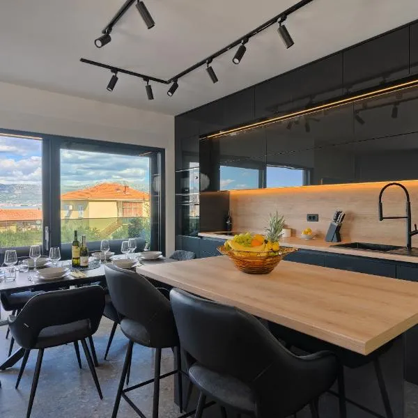 Solis Apartment - Sea View & Relax Pool、スラティネのホテル