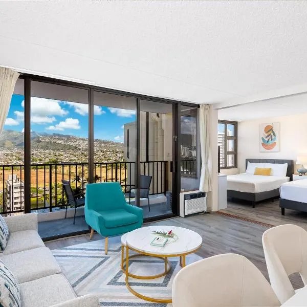 Tropical Gem Near Waikiki Beach with Free Parking!, hotell i Honolulu
