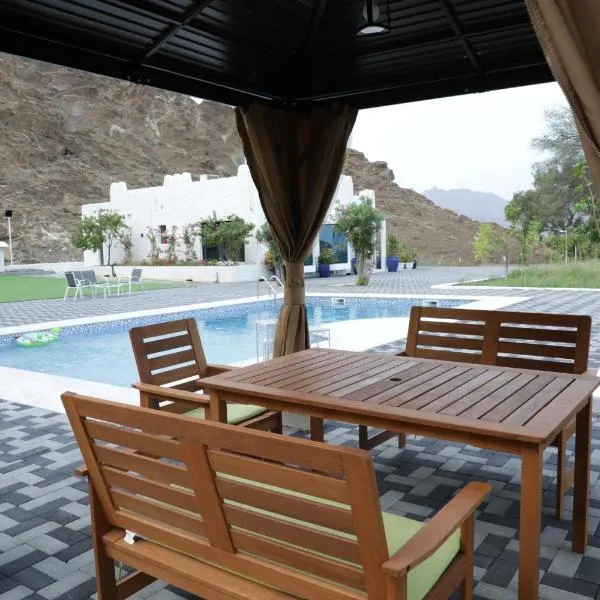 Moon night resort For Family and groups BBQ Pool and greek style, hotel in Sharm