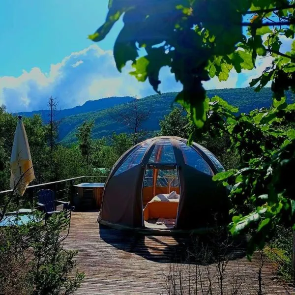 Bulle en bois sous les étoiles, hotel a Champfromier