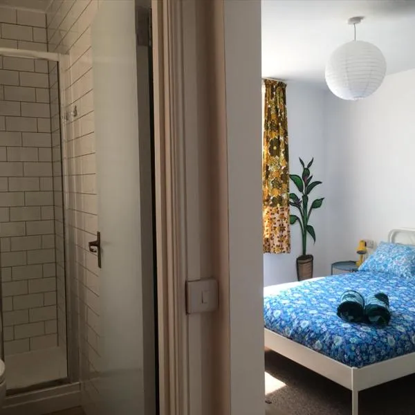 Igloo Hybrid, Hotel in Nottingham