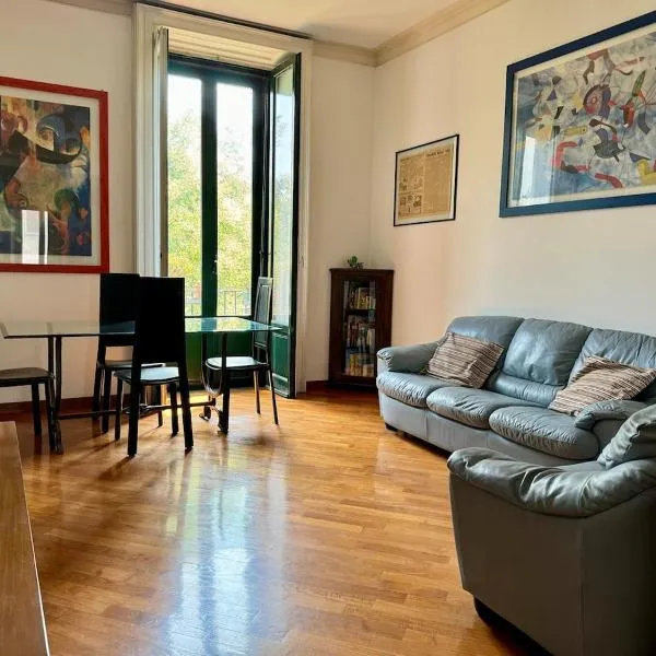 Design Apartment in city center, hotel in Milan