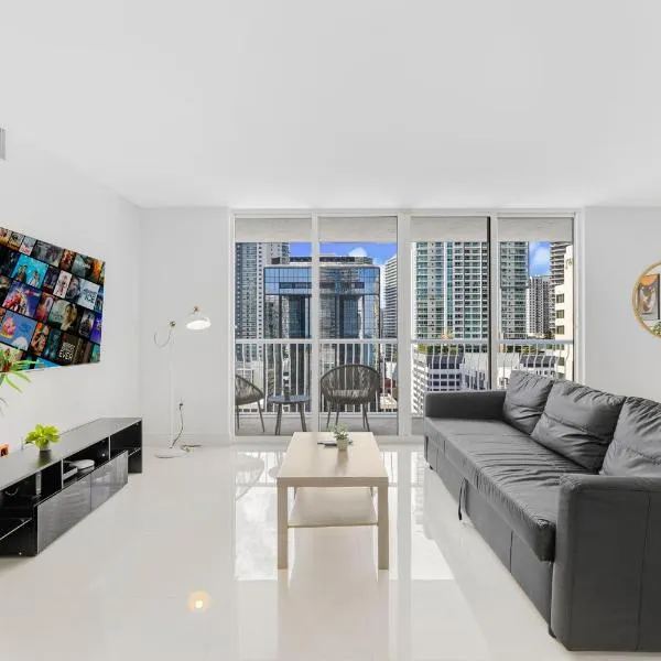 Modern Brickell Condo with Prime City Views, hotel en Miami