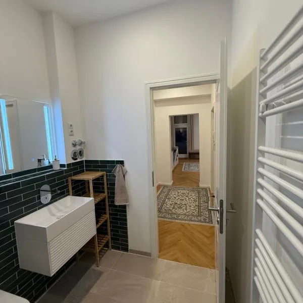 Rockchair - NB20 Cozy Apartment in Friedrichshain Ostkreuz, hotel a Berlino