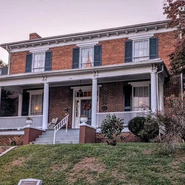 Historic Home with Southern Charm, hotel v destinaci Bristol